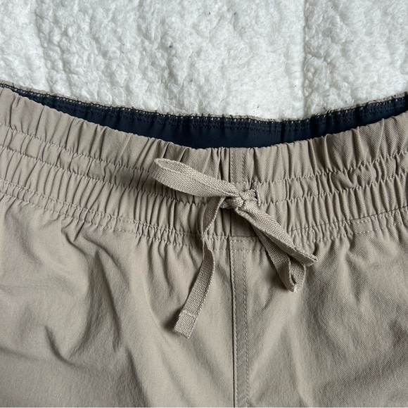 MOUNTAIN HARDWEAR - Basswood Pull-On Short - Women's - Picture 6 of 11